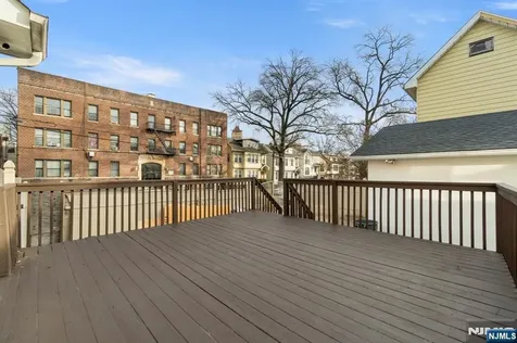 392 Clinton Place Newark NJ 07112