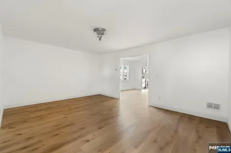 392 Clinton Place Newark NJ 07112