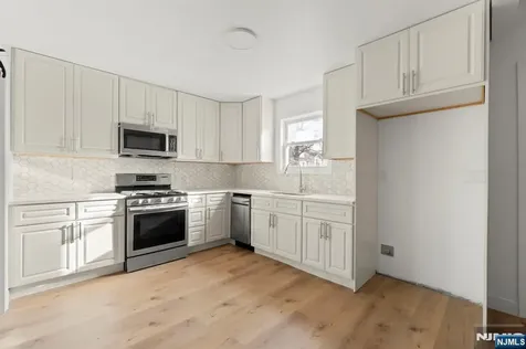392 Clinton Place Newark NJ 07112