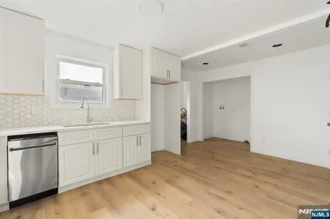 392 Clinton Place Newark NJ 07112