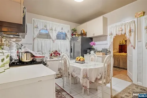 386 11th Street Newark NJ 07107