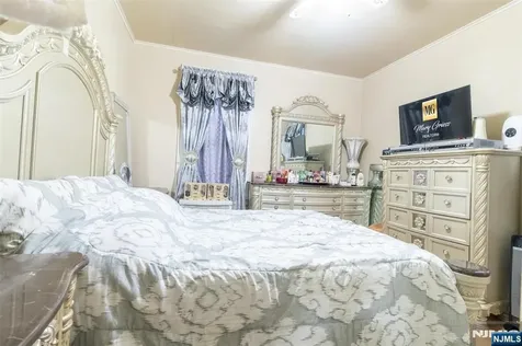 386 11th Street Newark NJ 07107