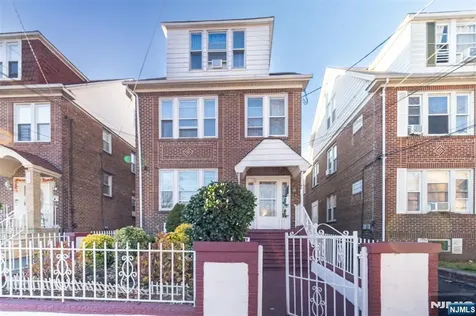 386 11th Street Newark NJ 07107