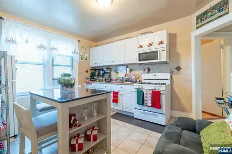 386 11th Street Newark NJ 07107