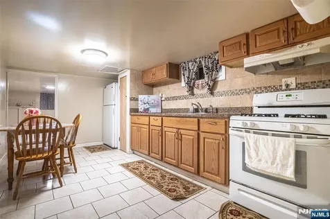 386 11th Street Newark NJ 07107