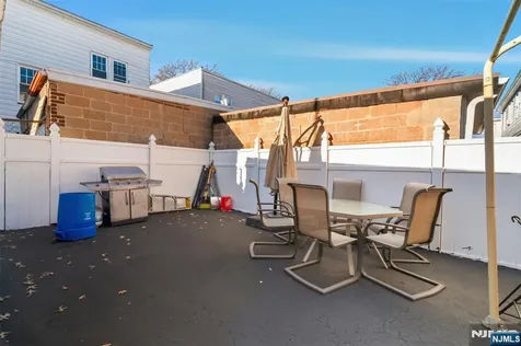 386 11th Street Newark NJ 07107