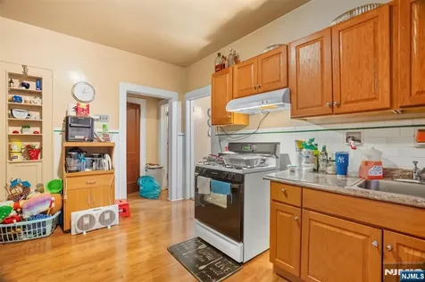 386 11th Street Newark NJ 07107