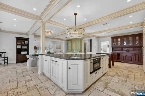54 Hamilton Drive North Caldwell NJ 07006