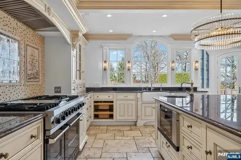 54 Hamilton Drive North Caldwell NJ 07006
