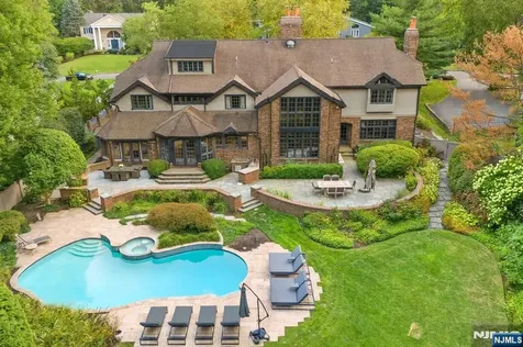 54 Hamilton Drive North Caldwell NJ 07006