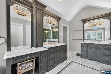 54 Hamilton Drive North Caldwell NJ 07006