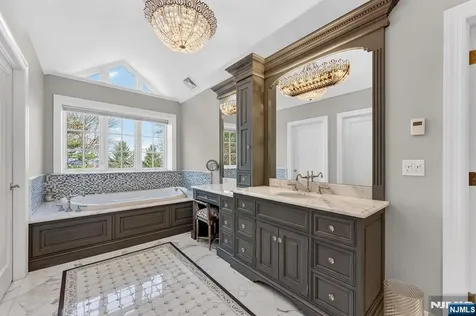54 Hamilton Drive North Caldwell NJ 07006