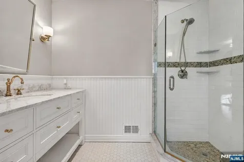 54 Hamilton Drive North Caldwell NJ 07006