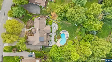 54 Hamilton Drive North Caldwell NJ 07006