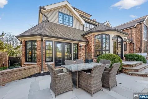 54 Hamilton Drive North Caldwell NJ 07006