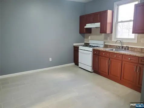 64 Schuyler Avenue Newark NJ 07112