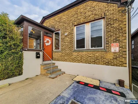 152 Pine Street Cliffside Park NJ 07010