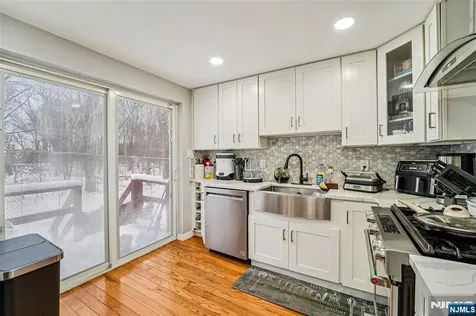 342 Lincoln Avenue Elmwood Park NJ 07407