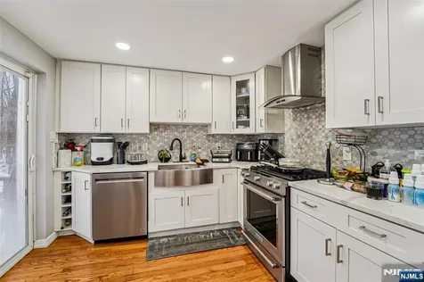 342 Lincoln Avenue Elmwood Park NJ 07407