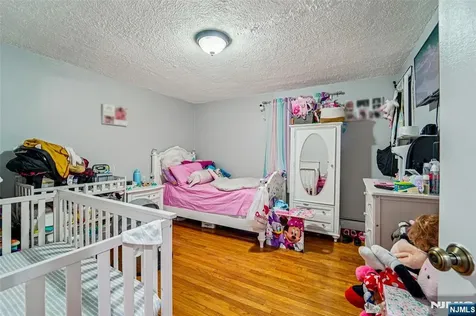 342 Lincoln Avenue Elmwood Park NJ 07407