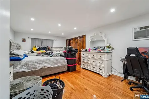 342 Lincoln Avenue Elmwood Park NJ 07407