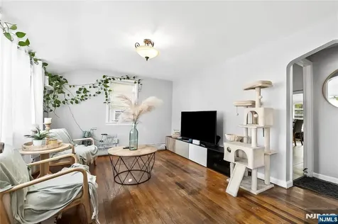 342 Lincoln Avenue Elmwood Park NJ 07407