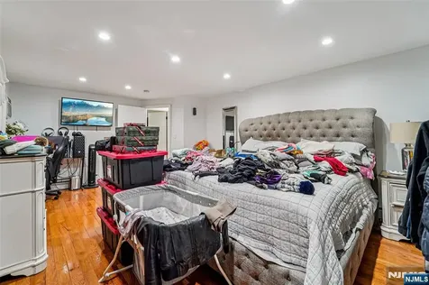 342 Lincoln Avenue Elmwood Park NJ 07407
