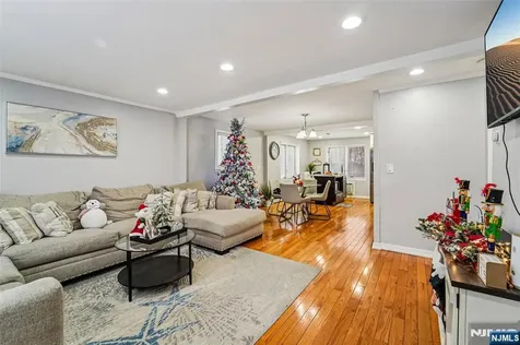 342 Lincoln Avenue Elmwood Park NJ 07407