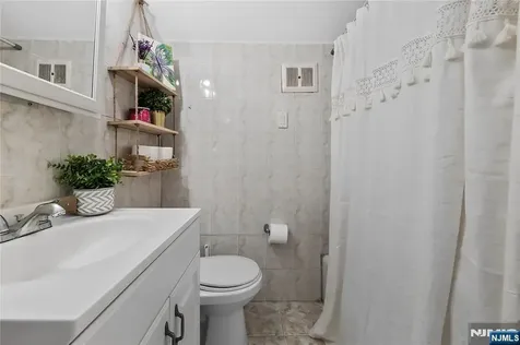 342 Lincoln Avenue Elmwood Park NJ 07407