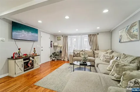 342 Lincoln Avenue Elmwood Park NJ 07407