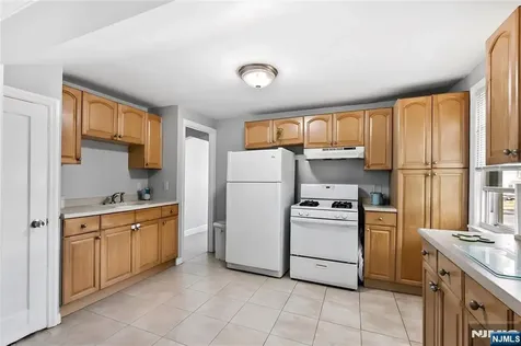 342 Lincoln Avenue Elmwood Park NJ 07407
