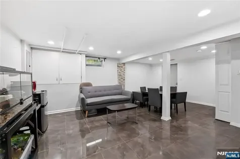 342 Lincoln Avenue Elmwood Park NJ 07407