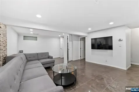 342 Lincoln Avenue Elmwood Park NJ 07407