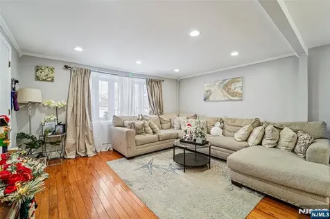 342 Lincoln Avenue Elmwood Park NJ 07407