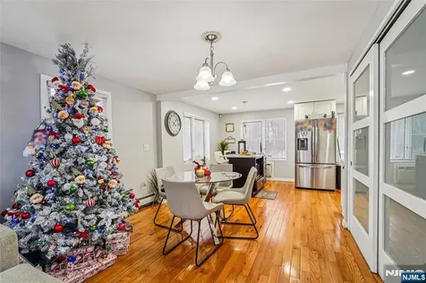 342 Lincoln Avenue Elmwood Park NJ 07407