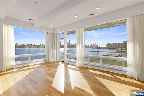 9 Somerset Lane Edgewater NJ 07020