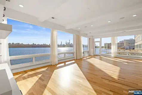 9 Somerset Lane Edgewater NJ 07020