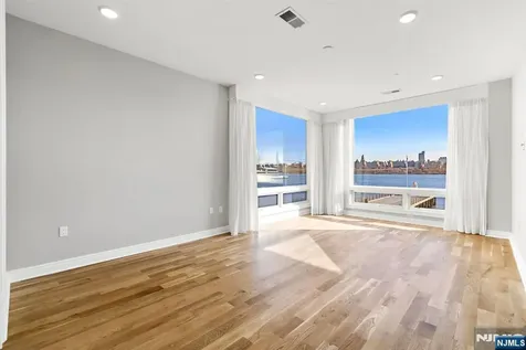 9 Somerset Lane Edgewater NJ 07020