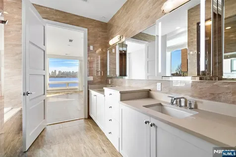 9 Somerset Lane Edgewater NJ 07020