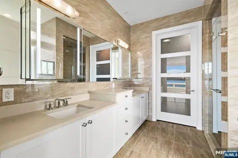 9 Somerset Lane Edgewater NJ 07020