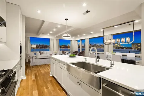 9 Somerset Lane Edgewater NJ 07020