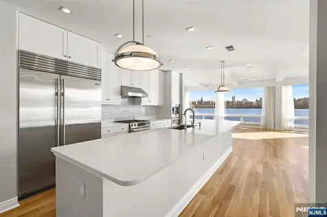 9 Somerset Lane Edgewater NJ 07020