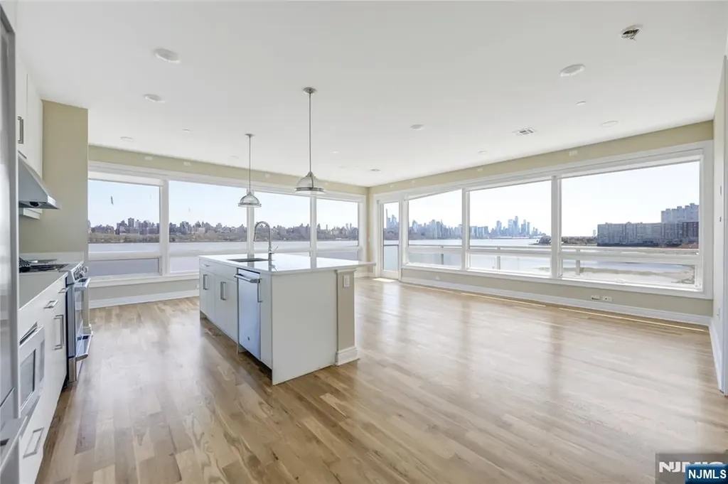 15 Somerset Edgewater NJ 07020