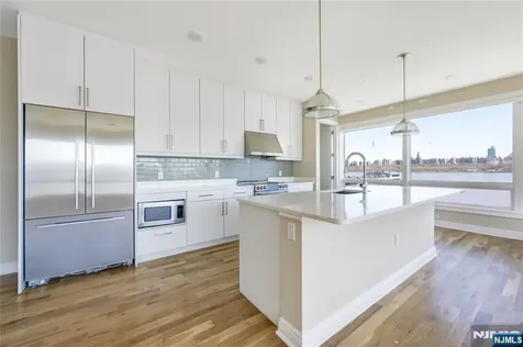 15 Somerset Edgewater NJ 07020