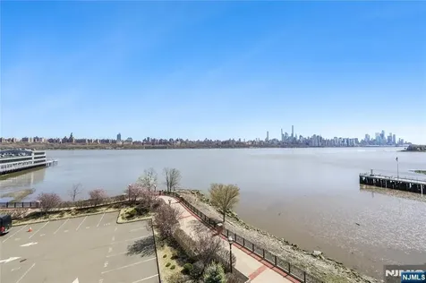 15 Somerset Edgewater NJ 07020