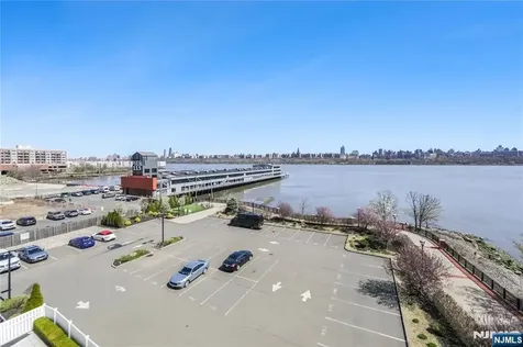 15 Somerset Edgewater NJ 07020