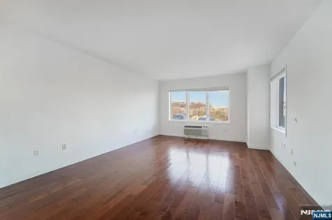 3118 City Place Edgewater NJ 07020
