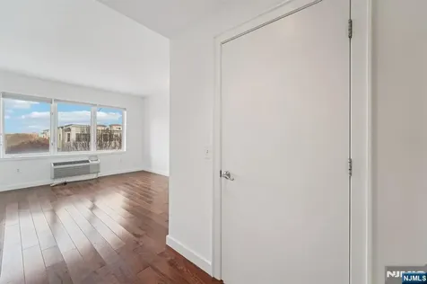 3118 City Place Edgewater NJ 07020