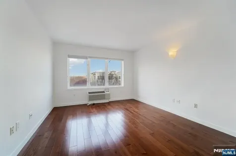 3118 City Place Edgewater NJ 07020