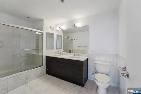 3118 City Place Edgewater NJ 07020